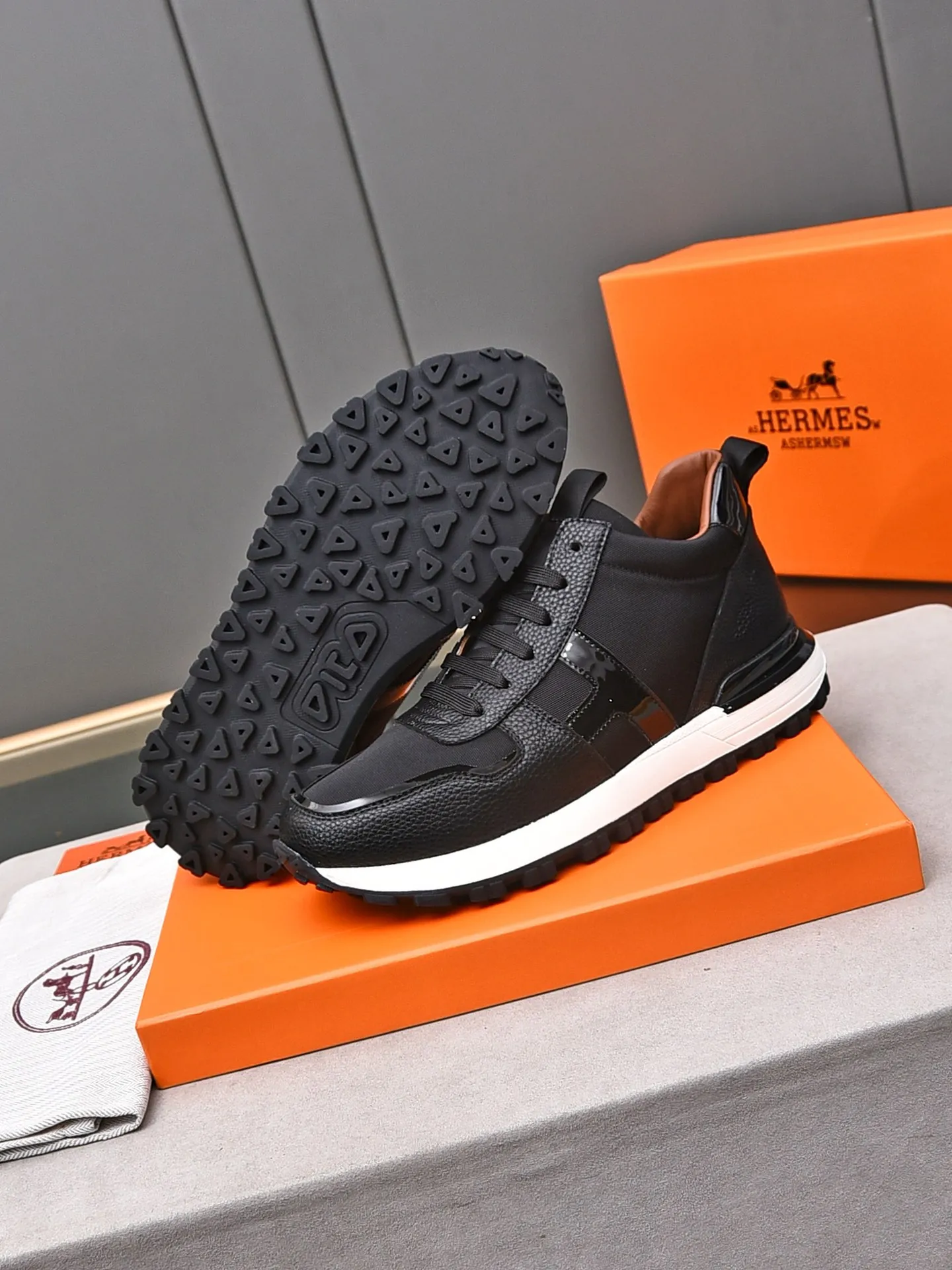📛📛📛PPP480 (Hermes high-top)🆕Men's color-blocked sneakers, decorated with textured calfskin details. Spliced ​​with original cowhide, this shoe draws inspiration from the equestrian world, integrating technical details and practical functions. Breathable sheep lining, rubber wear-resistant outsole, high-end quality, every detail is perfectly combined! Size: 38-44 (45 can be customized)